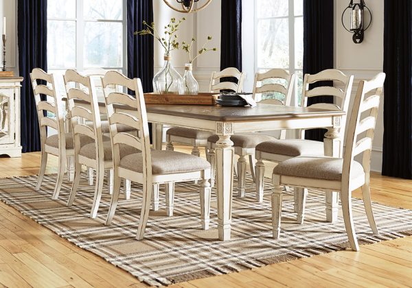 Realyn Chipped White 9pc. Rect. Dining Set