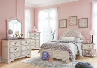 Realyn Two-Tone Full Panel Bedroom Set