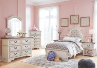 Realyn Two-Tone Twin Panel Bedroom Set